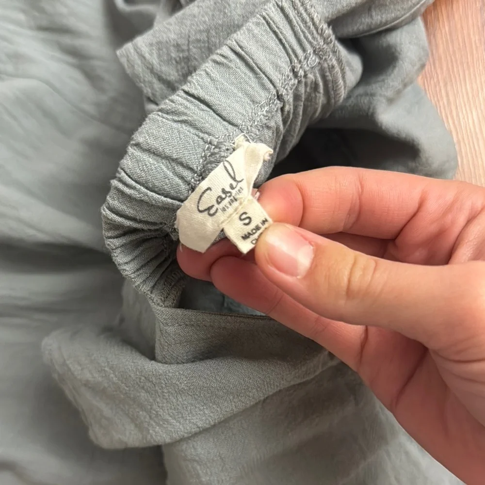 Women's Ruffled Button-Down Top - Picture 3 of 3